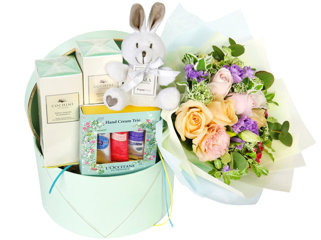 Florist Gift - Cochine Saigon Body Wash Skin Care Gift Set With Flower Bouquet - SE0228A4 Photo